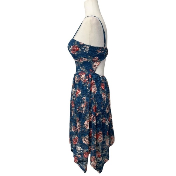 Almost Famous Blue Floral Sleeveless Shark-Bite Dress With Open Back - Small - Picture 3 of 12
